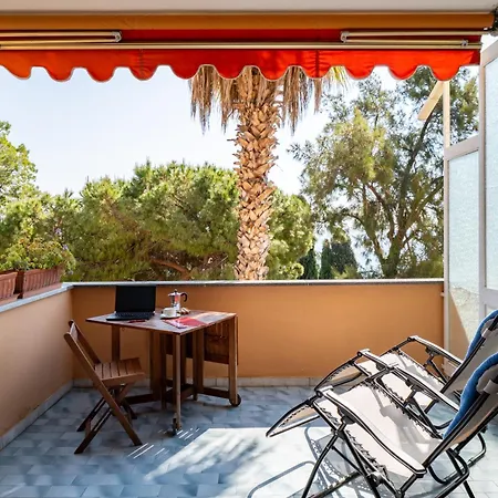 Guesthost - Bright Seaview In