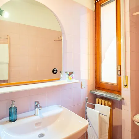 Guesthost - Bright Seaview In