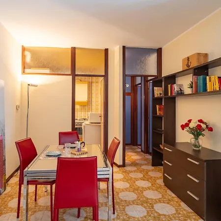 Guesthost - Bright Seaview In דירה